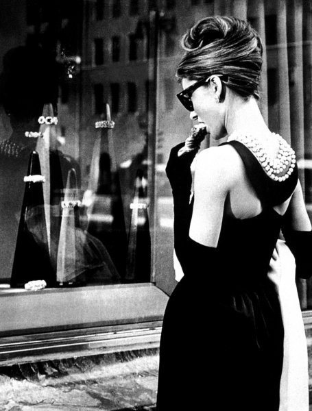 Audrey_Hepburn_Breakfast_at_Tiffany's