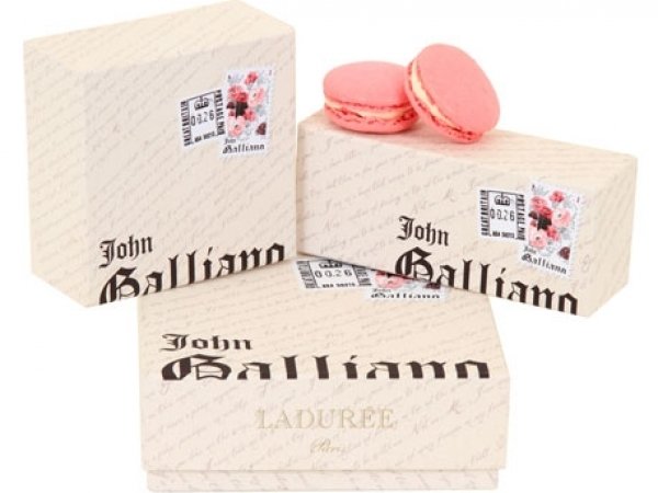 galliano_and_laduree_macaron