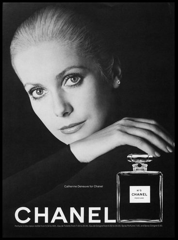 1970 - Catherine Deneuve, mint a parfüm arca