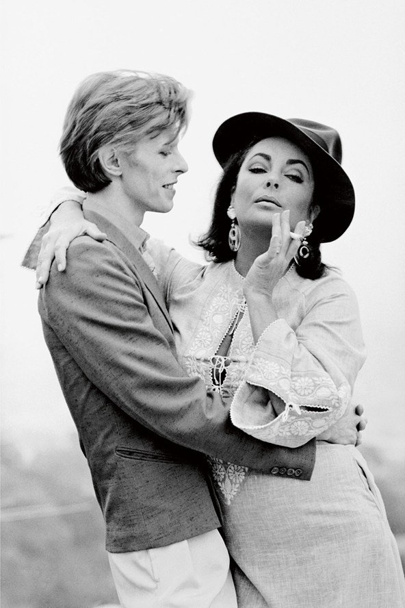 Elizabeth Taylor és David Bowie, 1975