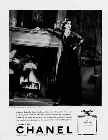 1937 - Hirdetés az amerikai Harper's Bazaarban, Coco Chanel szereplésével
