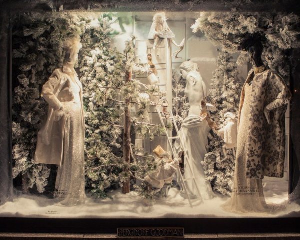 BERGDORF GOODMAN_kirakat2