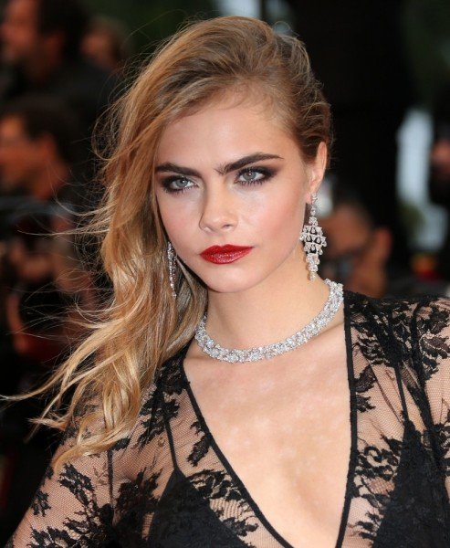 Cara Delevingne is benevezett az új ombré hajszínre