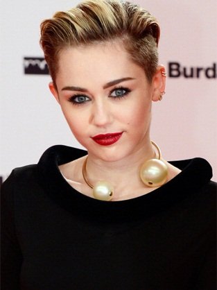 miley_chanel_gyongy