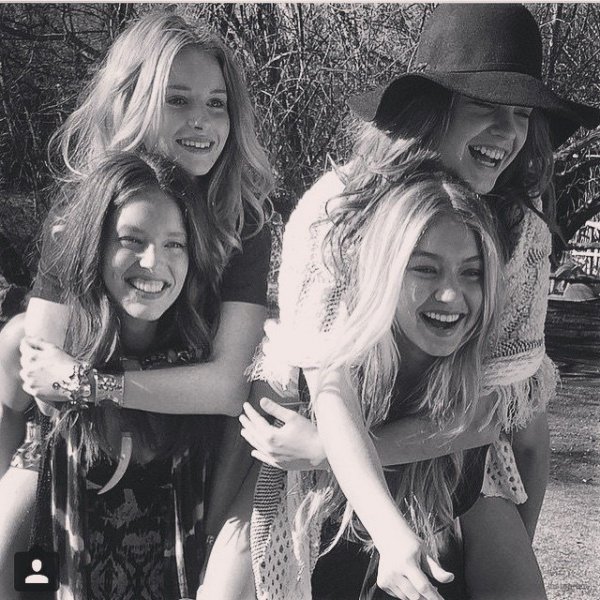 Gigi Hadid Emily DiDonato, Palvin Barbara Lottie Moss hátán