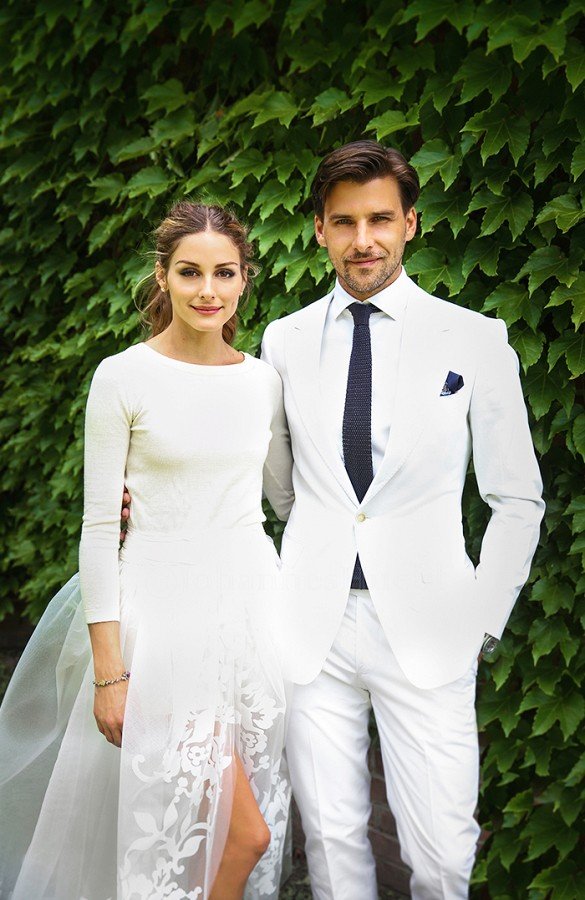 Olivia Palermo ruhája áll a legközelebb a habos-baboshoz, de azért ezzel az egyszerű fehér felsővel mégsem mondhatjuk ezt erre a 3 részes Carolina Herrera költeményre