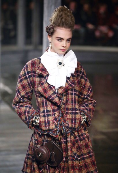 Vállon átvethető flaska