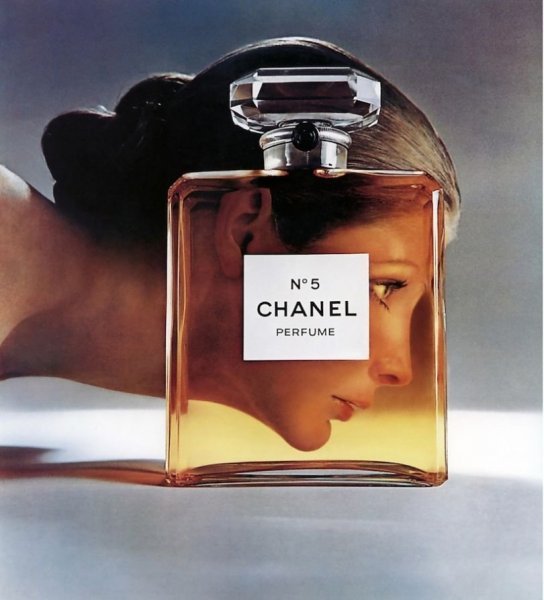 vicki-hilbert-chanel-no5-810x893