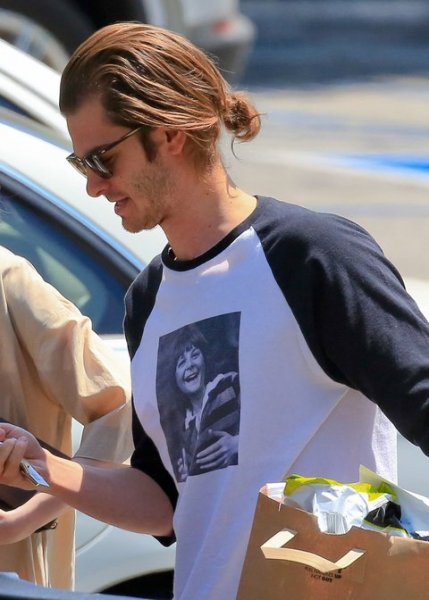 Andrew Garfield konty