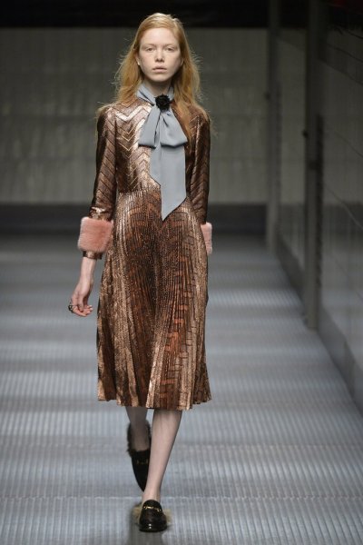 Gucci szőrös papucscipő a kifutón