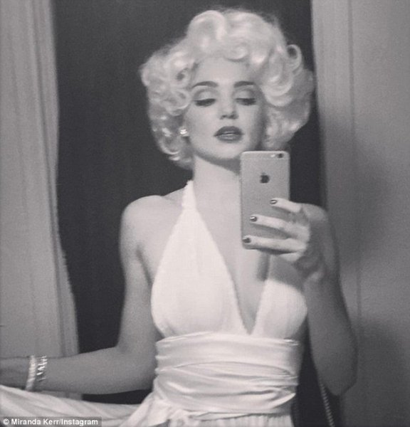 Marilyn_moment_Miranda_Kerr