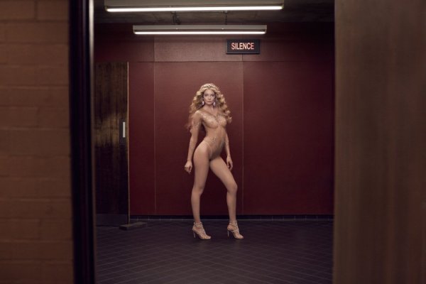 agent-provocateur-soiree-fw2015-03-960x640