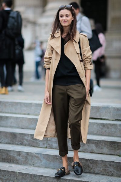 showgoer-kept-comfy-yet-chic-Paris