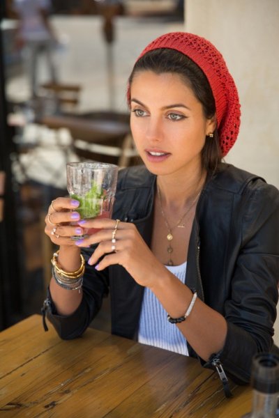 03 sapka hátrahúzva