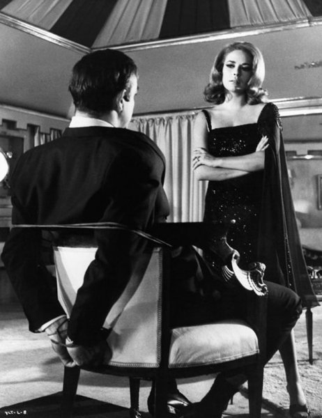 05 Karin Dor, mint Helga Brandt