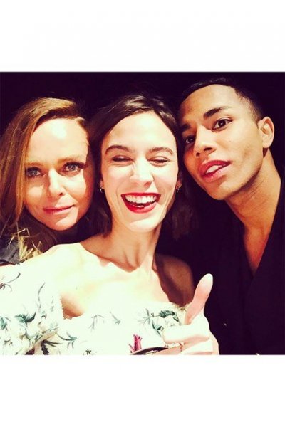 alexa-chung-instagram-vogue-24nov15-insta-b_426x639