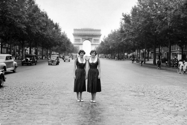 54c043c2b84bb_-_hbz-street-style-30-116477960-98278437-xl