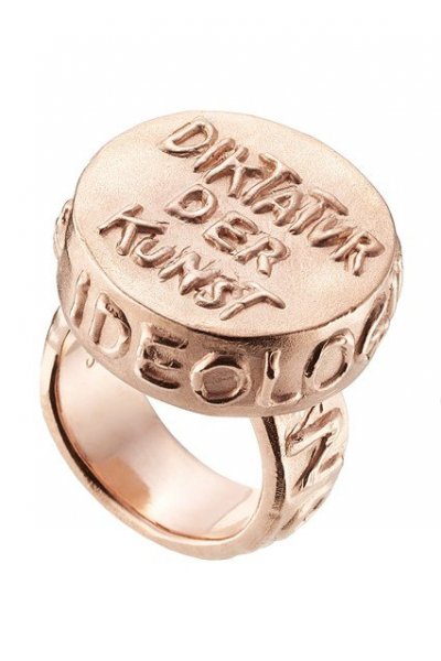 DIKTATUR-DER-KUNST-RING-PINKGOLD-StylebopJonathan Meese