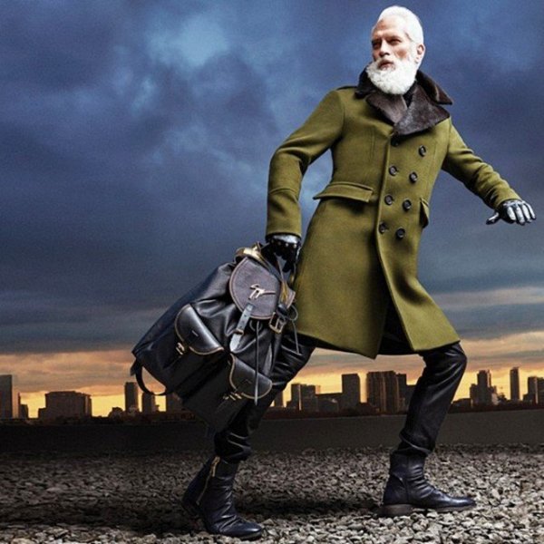 the-fashion-santa-that-everyone-is-talking-about-1593661-1449877826.640x0c