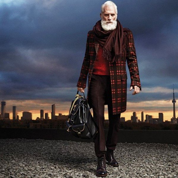 the-fashion-santa-that-everyone-is-talking-about-1593664-1449877828.640x0c