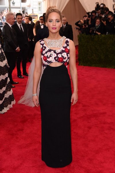 Jennifer_Lawrencemetgala2015