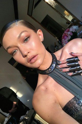 gigi-hadid-manikur-01