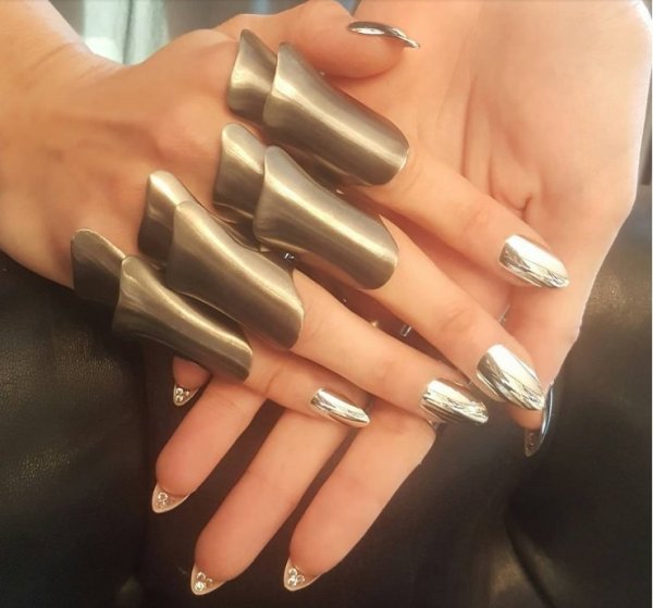 gigi-hadid-manikur-02